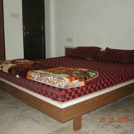 Sadhna Guest House โบปาล ภายนอก รูปภาพ