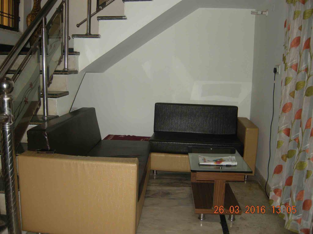Sadhna Guest House โบปาล ภายนอก รูปภาพ