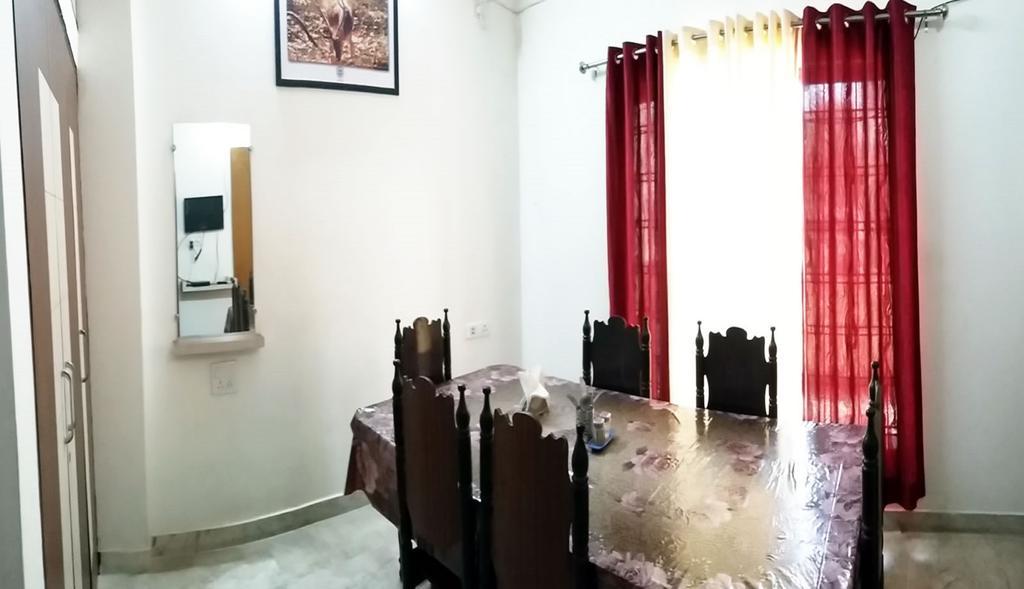 Sadhna Guest House โบปาล ภายนอก รูปภาพ
